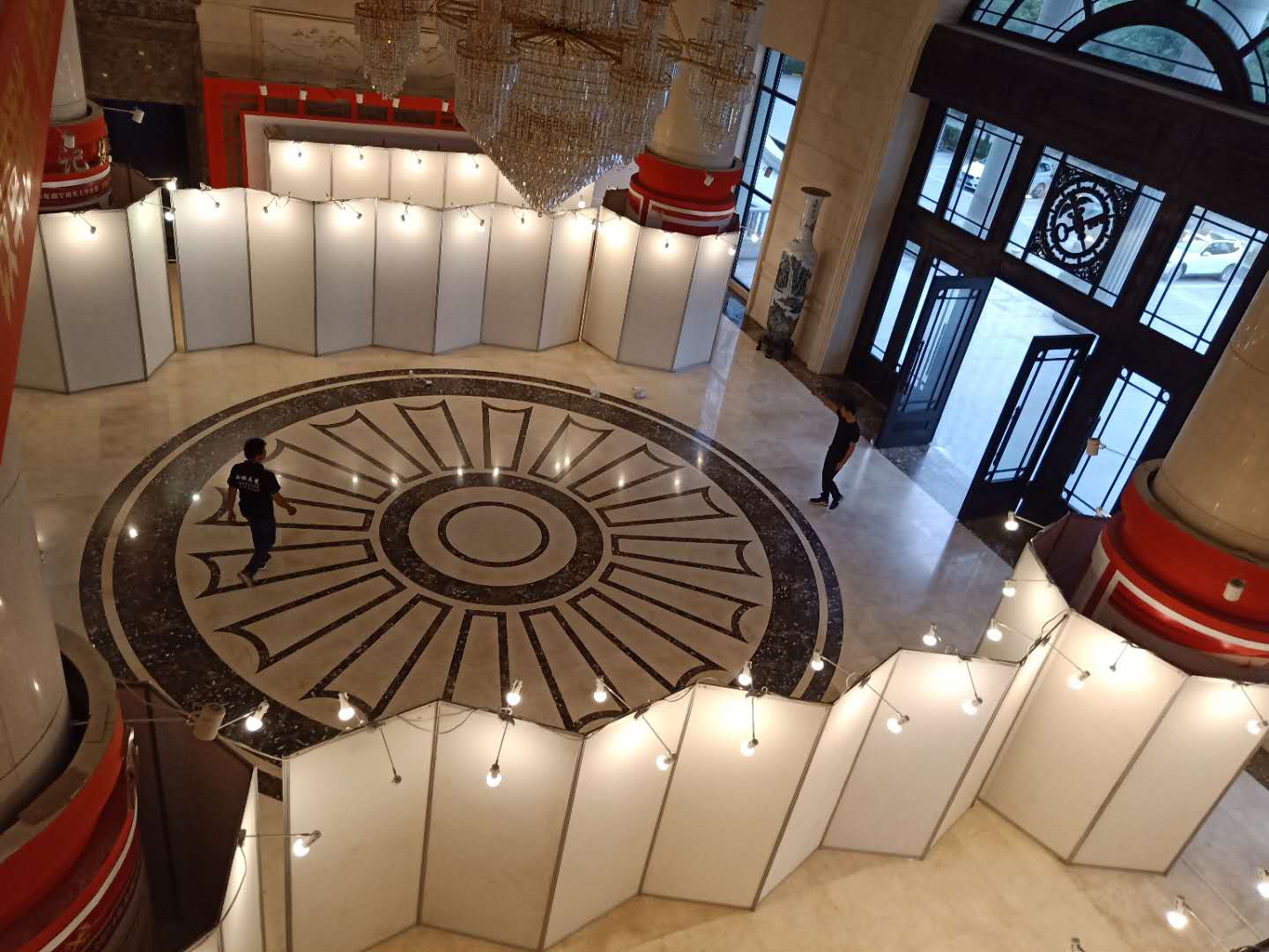 南寧書畫展板掛畫展板廠家租賃價格是多少？
