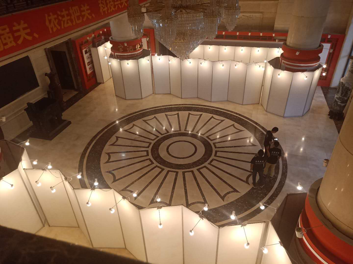 南寧展板八棱柱字畫展板廠家一手材料租賃價格低！