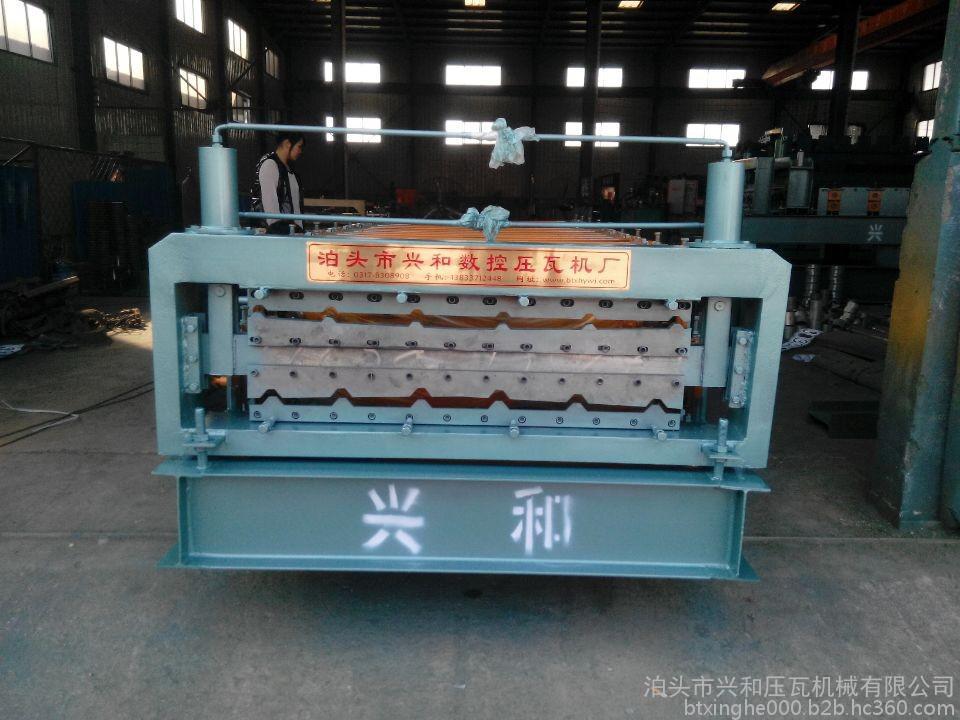 雙層彩鋼瓦成型機節省空間   換板時間 短，提高了產出率。